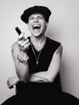 YUNGBLUD เจ้าของรางวัลแกรมมีปี 2026 ล่าสุด ปล่อยอัลบั้ม Idols (Complete) เพิ่ม 6 เพลงใหม่เอาใจชาวร็อก ตอกย้ำสถานะร็อกสตาร์รุ่นใหม่ที่การันตีฝีมือได้