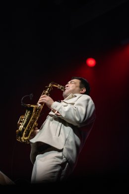 เต็มอิ่มด้วยหัวใจและเสียงดนตรี "LIFE MUSIC / ชีวิตดนตรี" ปิดฉากอย่างเรียบง่ายและงดงาม 'โก้ มิสเตอร์แซกแมน' และ 'ป้อม ออโต้บาห์น' ส่งต่อความรู้สึกผ่านบทเพลงที่คุ้นเคยและเปี่ยมความหมาย