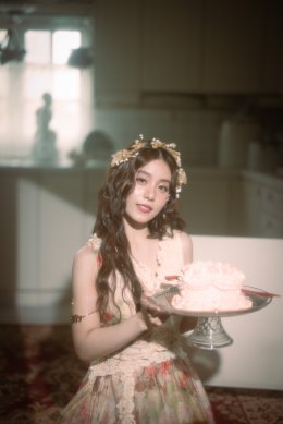 QRRA (คาร์ร่า) เสิร์ฟความสุข สุดละมุน ในซิงเกิ้ลใหม่ “Happy We Day” ดึง “อองรี PROXIE” รับบท คิวปิด ใน MV