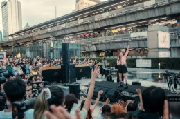 “วี-วิโอเลต วอเทียร์” ทุ่มสุดตัว จัดเต็มรถแห่รอบใจกลางกรุง อุ่นเครื่องแฟนเพลง ก่อนเปิดขายบัตรวันแรก! The Concert presents วิโอเลต วอเทียร์ “YOU BETTER LOVE ME CONCERT” ซื้อบัตร 6 พ.ค. นี้ !!!