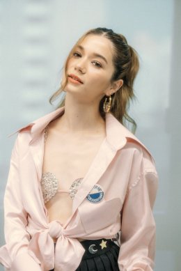 “วี-วิโอเลต วอเทียร์” ทุ่มสุดตัว จัดเต็มรถแห่รอบใจกลางกรุง อุ่นเครื่องแฟนเพลง ก่อนเปิดขายบัตรวันแรก! The Concert presents วิโอเลต วอเทียร์ “YOU BETTER LOVE ME CONCERT” ซื้อบัตร 6 พ.ค. นี้ !!!