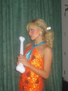 Justin Bieber, Sabrina Carpenter, Lady Gaga, KATSEYE, HUNTR/X กับแฟชั่น Halloween 2025 ที่จัดเต็มไม่แพ้ใคร