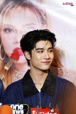'อิน-องศา' บุกตลาด "A FAIR" เซ็นทรัล ลาดพร้าว แฟนคลับแห่กรี๊ดแน่น หวิดห้างแตก