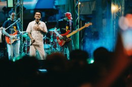 ปิดอัลบั้มแรกสุดอบอุ่น! "เล็ก รัชเมศฐ์" จัดแฟนมีตที่บ้านเกิดเพชรบุรี แฟนเพลงร่วมงานกว่า 3,000 คน
