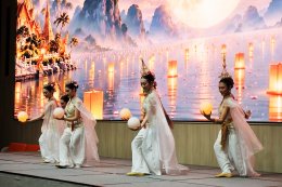 ไทยเจียระไน กรุ๊ป จัดงานไหว้พระจันทร์ พร้อมเซ็นสัญญา 'อาม่าอุษา-แต้ว ณฐพร' ร่วมทัพธุรกิจไทย-จีน