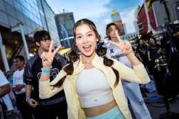 นัดประวัติศาสตร์! รวมพลสายแอ็กทีฟกลางกรุง ทรานสฟอร์มลานหน้าเซ็นทรัลเวิลด์สู่เวทีแอโรบิกแดนซ์ยักษ์ ในงาน "centralwOrld Shake Your Body!  รู้หน้า ไม่รู้สเต็ป"