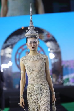 PERSES นำโชว์เพอร์ฟอร์แมนซ์เติมสีสันบนรันเวย์ centralwOrld Thailand Graduate Fashion Week 2025 ดัน Young Designer โชว์ผลงานสุดล้ำ 