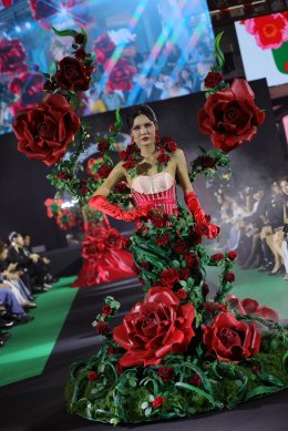 PERSES นำโชว์เพอร์ฟอร์แมนซ์เติมสีสันบนรันเวย์ centralwOrld Thailand Graduate Fashion Week 2025 ดัน Young Designer โชว์ผลงานสุดล้ำ 