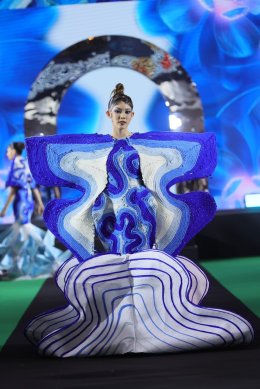 PERSES นำโชว์เพอร์ฟอร์แมนซ์เติมสีสันบนรันเวย์ centralwOrld Thailand Graduate Fashion Week 2025 ดัน Young Designer โชว์ผลงานสุดล้ำ 