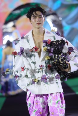 PERSES นำโชว์เพอร์ฟอร์แมนซ์เติมสีสันบนรันเวย์ centralwOrld Thailand Graduate Fashion Week 2025 ดัน Young Designer โชว์ผลงานสุดล้ำ 