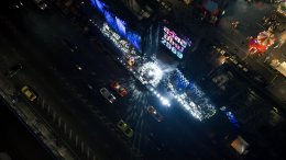 พร้อมมั้ย!? นับถอยหลังสู่ความมันส์ที่สุด ปรากฏการณ์เคานต์ดาวน์ระดับโลก ใจกลางเมือง centralwOrld - Times Square of Asia