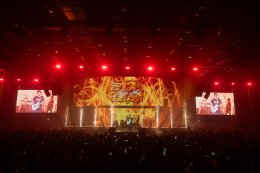 ยิ่งใหญ่สมศักดิ์ศรีร็อคสตาร์! 'เสก โลโซ' บุกเดอะมอลล์โคราช ขน 23 เพลงฮิต "SEK LOSO Rebirth KORAT" พร้อมซีนกราบแม่บนเวทีต้อนรับวันแม่แห่งชาติ