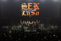 ยิ่งใหญ่สมศักดิ์ศรีร็อคสตาร์! 'เสก โลโซ' บุกเดอะมอลล์โคราช ขน 23 เพลงฮิต "SEK LOSO Rebirth KORAT" พร้อมซีนกราบแม่บนเวทีต้อนรับวันแม่แห่งชาติ