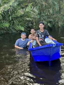 "เมธี ลาบานูน" ลุยน้ำ! ปันสิ่งของช่วยผู้ประสบภัยน้ำท่วม 3 จังหวัดชายแดนใต้ 