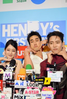 GDH ร่วมกับ Sony Pictures International Productions จัดงานกาล่าพรีเมียร์ "HENRYs First Dates จีบซ้ำซ้ำ เฮนรี่จำไม่ได้" 'ณเดชน์-มินนี่' นำทัพสายฮา 'ป๋ากิ๊ก-เบิ้ล-วิเวียน' การันตีความบันเทิง 