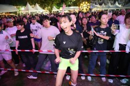 ขยับร่างกาย ขยับความคิด! 'Hollywood Thailand' จับมือ 'Thairath Plus' ชวนเหล่านักแสดง ร่วมเต้นแอโรบิกก่อนปูเสื่อดูหนังกลางแปลงในงาน "ขยับไปกับหนัง"