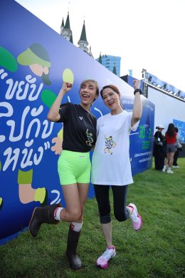 ขยับร่างกาย ขยับความคิด! 'Hollywood Thailand' จับมือ 'Thairath Plus' ชวนเหล่านักแสดง ร่วมเต้นแอโรบิกก่อนปูเสื่อดูหนังกลางแปลงในงาน "ขยับไปกับหนัง"