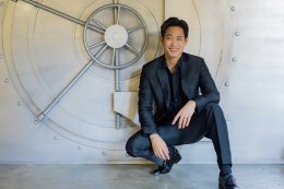 "แสง" ผลงานซิงเกิ้ลแรกจาก 'คริส จอน (Chris Jon) Feat. ตู่ ภพธร' บทเพลงที่เป็นแรงบันดาลใจและเป็นพลังบวก ให้ผู้ฟังในยุคที่โลกเต็มไปด้วยความเปลี่ยนแปลง