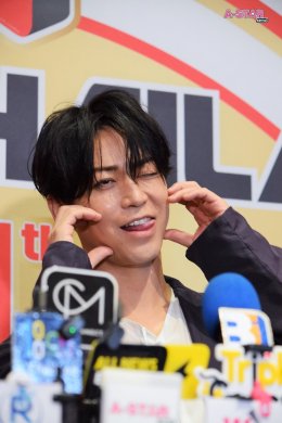 โฮ่งมากครับ! 'คาเมะ' ทำตกหลุมรักซ้ำแล้วซ้ำเล่ากับโมเมนต์สุดเฟรนด์ลี่ในงานแถลงข่าว KAZUYA KAMENASHI "TALK to ME Fan Meeting ASIA TOUR 2026 in Bangkok"