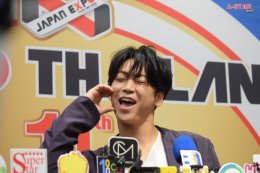 โฮ่งมากครับ! 'คาเมะ' ทำตกหลุมรักซ้ำแล้วซ้ำเล่ากับโมเมนต์สุดเฟรนด์ลี่ในงานแถลงข่าว KAZUYA KAMENASHI "TALK to ME Fan Meeting ASIA TOUR 2026 in Bangkok"