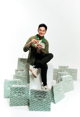 สิ้นสุดการรอคอย! "Wingstop" แบรนด์ระดับโลกบุกไทยสาขาแรกที่ MBK Center ประกาศชัด "ไม่ใช่ธุรกิจไก่ทอด" แต่เป็น "ธุรกิจแห่งรสชาติ 'เนม-ปราการ ไรวา' ขึ้นแท่น "Wingstop Bro" บริหารธุรกิจเต็มตัวครั้งแรก