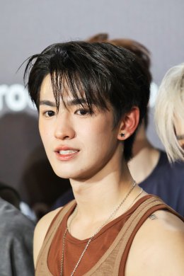 Crocs สร้างปรากฏการณ์ครั้งยิ่งใหญ่! นำเสนอ 3 ดีไซน์ไอคอนิก พร้อมดึง 'BUS because of you i shine' นั่งแท่นแบรนด์แอมบาสเดอร์กลุ่มแรกในไทย แท็กทีมเสิร์ฟลุคเท่ในงาน CROCBAND TAKES THE STAGE!
