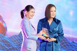 'อลิสา พันธุศักดิ์ คุนผลิน' แห่งทิฟฟานี่โชว์ พัทยา คว้ารางวัล "Pride Value of CEO" บนเวที Bangkok Pride Awards 2025 ตอกย้ำบทบาทผู้นำในการสนับสนุนความหลากหลายทางเพศ