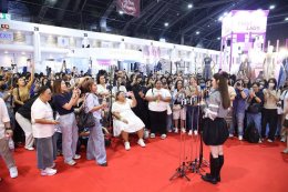 พช. เจาะ Gen ใหม่ ดึง 'ชาล็อต ออสติน' ปลุกกระแสช้อป OTOP พร้อมเสิร์ฟ "ผัดไทย" รับวันแม่