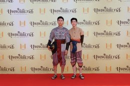 จะเกิดอะไรขึ้น  ถ้า 'พ่อเดช' พบรักกับผู้ชายด้วยกัน? "เซนจูรี่ ยูยูฯ" สุดปัง บวงสรวงเปิดตัว ซีรีส์พหุจักรวาล "บุพเพสันนิวาส" โซเชี่ยลสนั่นทันที 'ออกัส-เล้ง' สวมบท 'พ่อเดช-พ่อแก้ว' รับปฐมบทแห่งจักรวาลใหม่