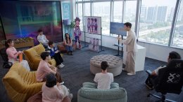 เดทแรก!! 'มาร์ช' ควง 'โคจิ' แต่งชุดไทยเข้าวัด อวดลุคใหม่สุดหล่อ กรี๊ดรอได้เลย