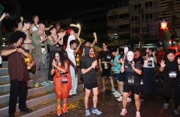 ปิดตำนานไตรภาค "ธี่หยด" อย่างยิ่งใหญ่ กับงาน "Instagram ธี่หยด3 RUN" รวมพลังแฟนหนัง ฉลองรายได้รวมในไทยต่างประเทศกว่า 2,000 ล้าน ก่อนเปิดปฐมบทใหม่ "สมิงเขาขวาง"