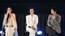 อิงฟ้า-ชาล็อต ยิ้มแล้ว กับบทสรุปที่ต้องเลือก หน้าที่หรือความรัก   ในกิจกรรม นทีร้อยเล่ห์ The Final Episode  ตบท้ายด้วยการจุ๊บถังแก๊ส ให้แฟนๆ ร้องกรี๊ด