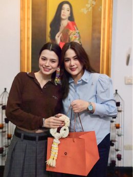 "เบ็คกี้-แอปเปิ้ล-มิ้ม" นักแสดง 4 Elements บ้านวาทินวณิช สวัสดีปีใหม่ "ติ๊ก กัญญารัตน์" ผู้จัดซีรีส์ค่าย North Star Entertainment แจกความสดใสรับปี 2569