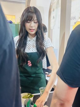 'BNK48 & CGM48' แวะเช็คอิน "HACHI CHA" พร้อมเสิร์ฟมัทฉะเหล่าแฟนคลับสุดฟิน ในงาน JAPAN EXPO THAILAND 2026