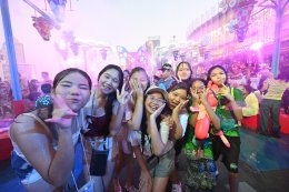 ไอคอนสยาม สาดความสุขไม่พัก จัดเต็มความบันเทิงครบรสริมเจ้าพระยา 'อู่อู๋-เซฟ', 'ริวจิน-แพทจิ', 'DOMUNDI GEN 5' ปล่อยเคมีความจิ้น  เพลินกับลิเกเงินล้าน 'ศรราม น้ำเพชร' และมันต่อเนื่องด้วยมินิคอนเสิร์ต 'New Country