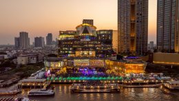 "หลิง-ออม" สวยสะกดงดงามเลอค่า สวมเครื่องเพชร-ทองโบราณงามสง่า ปรากฏโฉมเป็นนางสงกรานต์รากษสเทวี นำขบวนแห่สุดวิจิตรริมเจ้าพระยา ในมหาปรากฏการณ์ "ICONSIAM THAICONIC SONGKRAN 2026"