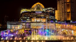 "หลิง-ออม" สวยสะกดงดงามเลอค่า สวมเครื่องเพชร-ทองโบราณงามสง่า ปรากฏโฉมเป็นนางสงกรานต์รากษสเทวี นำขบวนแห่สุดวิจิตรริมเจ้าพระยา ในมหาปรากฏการณ์ "ICONSIAM THAICONIC SONGKRAN 2026"