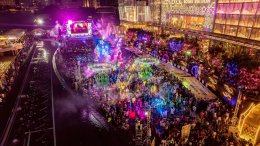 "หลิง-ออม" สวยสะกดงดงามเลอค่า สวมเครื่องเพชร-ทองโบราณงามสง่า ปรากฏโฉมเป็นนางสงกรานต์รากษสเทวี นำขบวนแห่สุดวิจิตรริมเจ้าพระยา ในมหาปรากฏการณ์ "ICONSIAM THAICONIC SONGKRAN 2026"