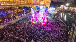 "หลิง-ออม" สวยสะกดงดงามเลอค่า สวมเครื่องเพชร-ทองโบราณงามสง่า ปรากฏโฉมเป็นนางสงกรานต์รากษสเทวี นำขบวนแห่สุดวิจิตรริมเจ้าพระยา ในมหาปรากฏการณ์ "ICONSIAM THAICONIC SONGKRAN 2026"