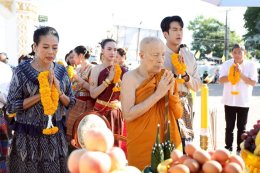 'กบ-ปภัสรา' นำทีมนักแสดงและทีมงาน จัดพิธีบวงสรวงเปิดกล้องละคร "บ้านนางรำ" ที่ วัดพระธาตุท่าอุเทน จ.นครพนม