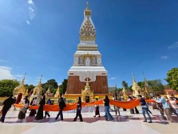 'กบ-ปภัสรา' นำทีมนักแสดงและทีมงาน จัดพิธีบวงสรวงเปิดกล้องละคร "บ้านนางรำ" ที่ วัดพระธาตุท่าอุเทน จ.นครพนม