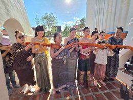 'กบ-ปภัสรา' นำทีมนักแสดงและทีมงาน จัดพิธีบวงสรวงเปิดกล้องละคร "บ้านนางรำ" ที่ วัดพระธาตุท่าอุเทน จ.นครพนม