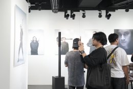 จากมือเบสสู่หลังเลนส์ 'บอม Retrospect' โชว์อีกบทบาทผ่านนิทรรศการภาพถ่าย Retrospect through FUJIFILM