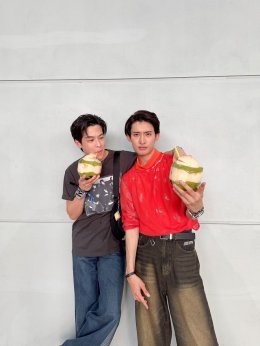 บอสมาไทยต้องไปเชียร์! 'มาร์ช-ยูโด-วิคเตอร์' ยกทีมซัพพอร์ต 'โคจิ Snow Man' ติดขอบเวที สุดปลื้ม ได้กำลังใจดีๆ เสิร์ฟน้ำมะพร้าวฉ่ำๆ