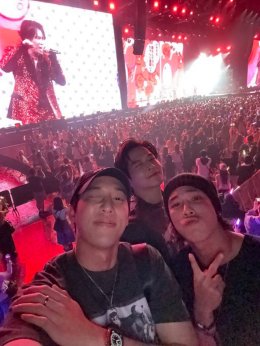 บอสมาไทยต้องไปเชียร์! 'มาร์ช-ยูโด-วิคเตอร์' ยกทีมซัพพอร์ต 'โคจิ Snow Man' ติดขอบเวที สุดปลื้ม ได้กำลังใจดีๆ เสิร์ฟน้ำมะพร้าวฉ่ำๆ