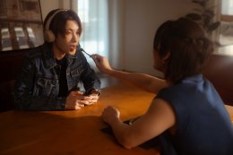 รักที่ฝากไว้กับกาลเวลา JOH เซอร์ไพรส์ดึง บอสโนอึล ถ่ายทอดความคิดถึงสุดลึกในเอ็มวี "ฝากลม"