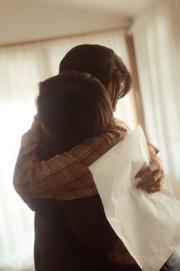 รักที่ฝากไว้กับกาลเวลา JOH เซอร์ไพรส์ดึง บอสโนอึล ถ่ายทอดความคิดถึงสุดลึกในเอ็มวี "ฝากลม"