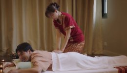 'คริส-เผือก' คู่เคมีใหม่แห่งปี! จุดเริ่มต้นจากรักหวาน สู่ครอบครัวแสนวุ่นวาย ในคอมเมดี้สะท้อนยุคไลก์ล้น ..."บ้านตัวอย่าง ครอบครัวตัวหลอก ( A SAMPLE FAMILY)"