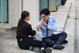 กะฆ่าให้ตาย!!! 'มะเหมี่ยว-พรชดา' ถูกรถชนในละคร "ผีเสื้อสลับลาย"
