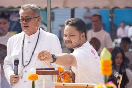 'บั้งไฟ ฟิล์ม' บวงสรวงหนังใหม่ "เสือหอน มังกรหาว" รวมพลตลกคาเฟ่ระดับตำนาน 'หม่ำ-จตุรงค์-โน้ต-เป็ด-นุ้ย' 